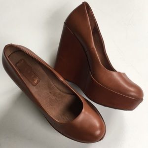 EUC Kork-Ease leather wedges
